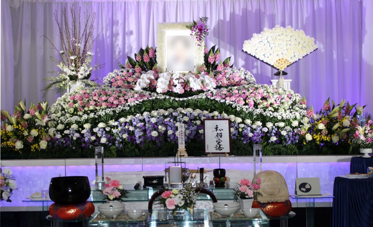 アートメモリーの生花祭壇6