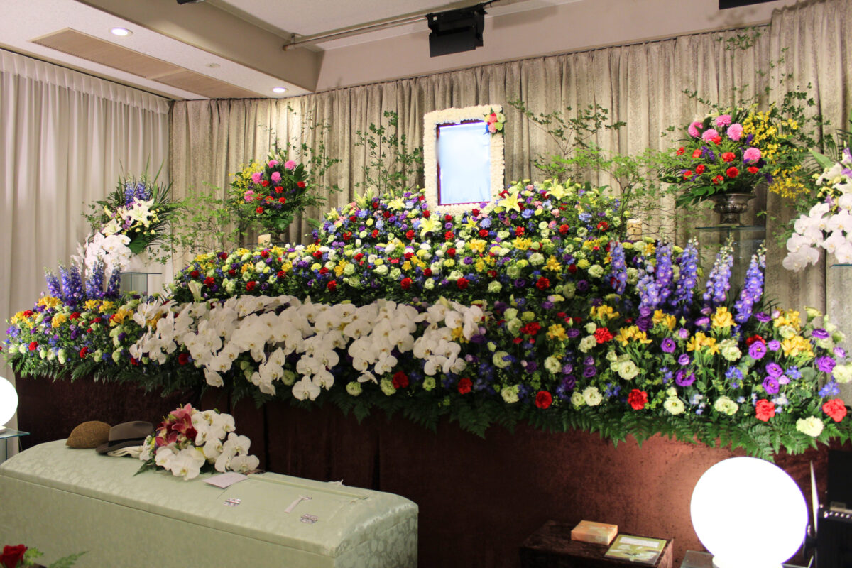 アートメモリーの生花祭壇8